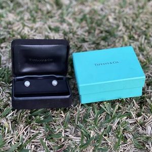 Tiffany’s pearl earrings